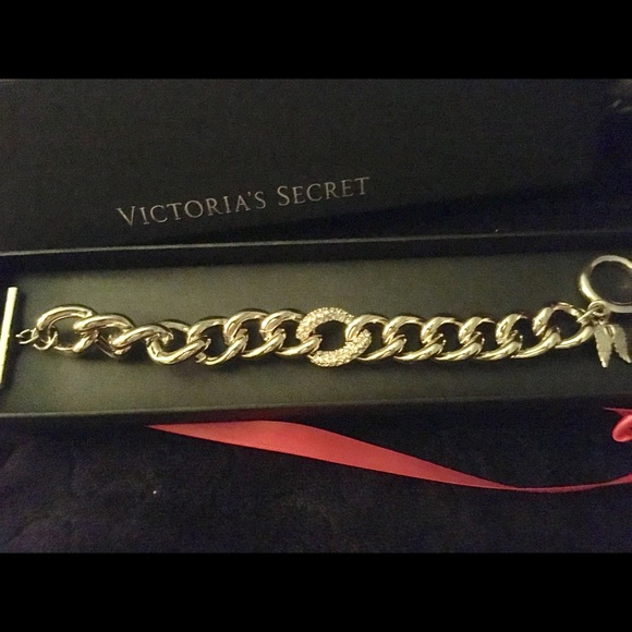 New Victoria's Secret angel wings bracelet - Picture 2 of 5
